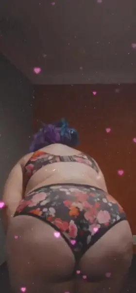 Goth Girls Shake It Better