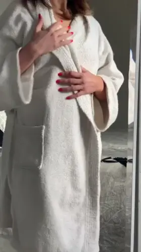 Wait for that morning sun to touch my tummy 😊☀️