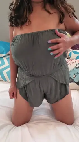 Wanna taste this Indian MILF tonight ... Promise that you milk me dry ...