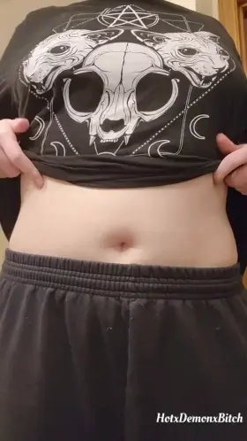 Goth girl titty drop👻