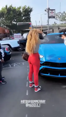 This is supposed to be a vehicle only IG page but not when Sommer Ray comes to visit.. 😍🍑