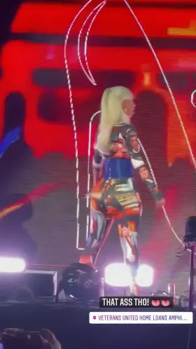 Iggy Azalea back at it with twerking on tour