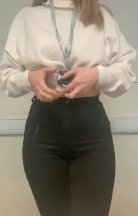 I love the risk of my boss walking in on me [F]