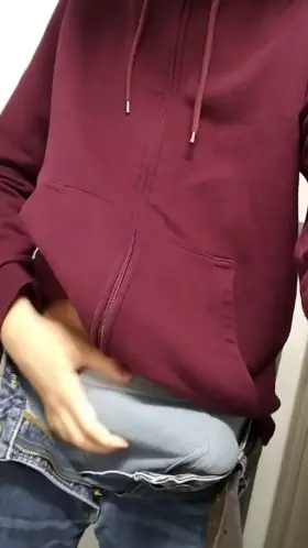 Got bored during jury duty, so I decided to take a bathroom break. (20)