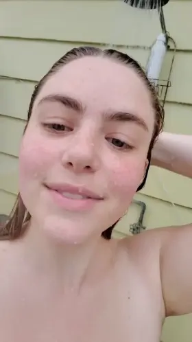 Don't you wish your neighbor had an outdoor shower? [GIF] [u/theawesomekate]