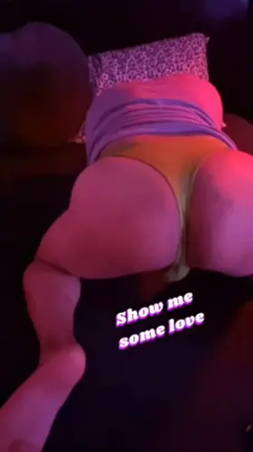 21 Latino Bussy ready for a good breeding daddy