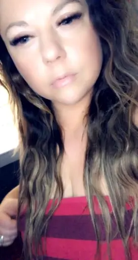 5'3 and curvy in all the right places 😈