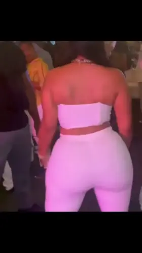 Stefflon Don shaking that big bam bam 🔥