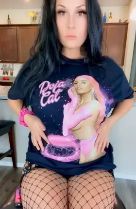 POV: I’m your house sitter & you came home early & walked in on me. We smashin or are you passin…?