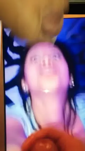 Two redditors cover chick’s tongue