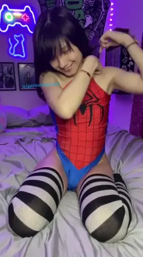 if you like Asians & geek stuff; you wouldn’t mind shooting your web my way 💜