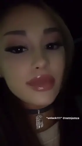 Fuck those lips are so shiny and glossy, I’m obsessed