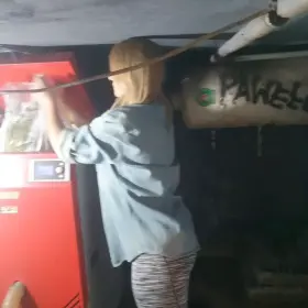 My friend, with whom I was just studying, was filming me on the phone, how I was adding pellets to the stove. She made me laugh with this, so..I showed her this and that. She was surprised too.