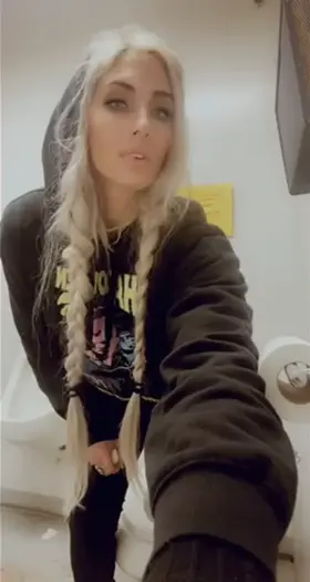 One of our contributors to the r/toiletPee sub! Come join and post more and help us grow!