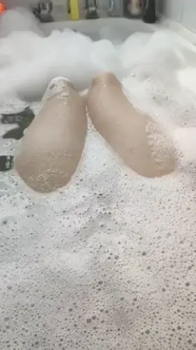 Bath time surprise 💖