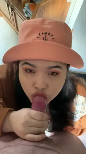 I love sucking cock with cum all over my face 🥰