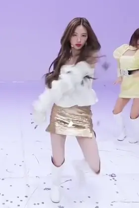 Cherry Bullet - Jiwon